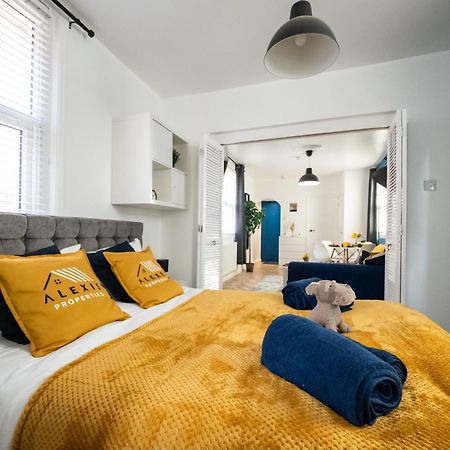 Seaside Retreat: Luxury 1-Bed, Free Parking Apartman Portsmouth Kültér fotó
