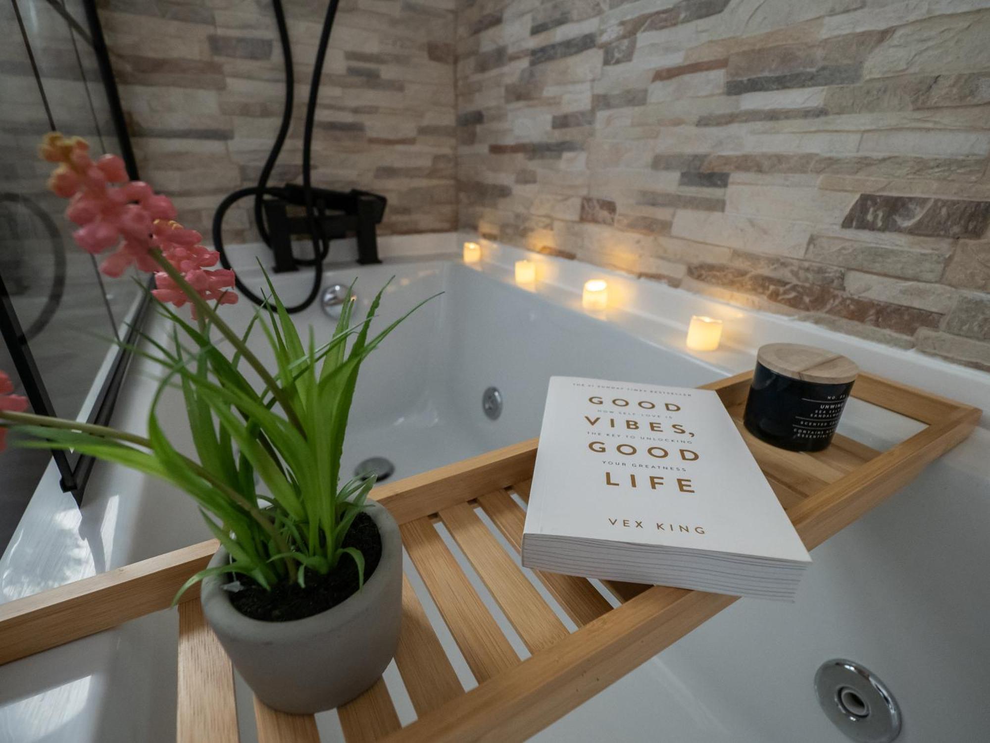Seaside Retreat: Luxury 1-Bed, Free Parking Apartman Portsmouth Kültér fotó