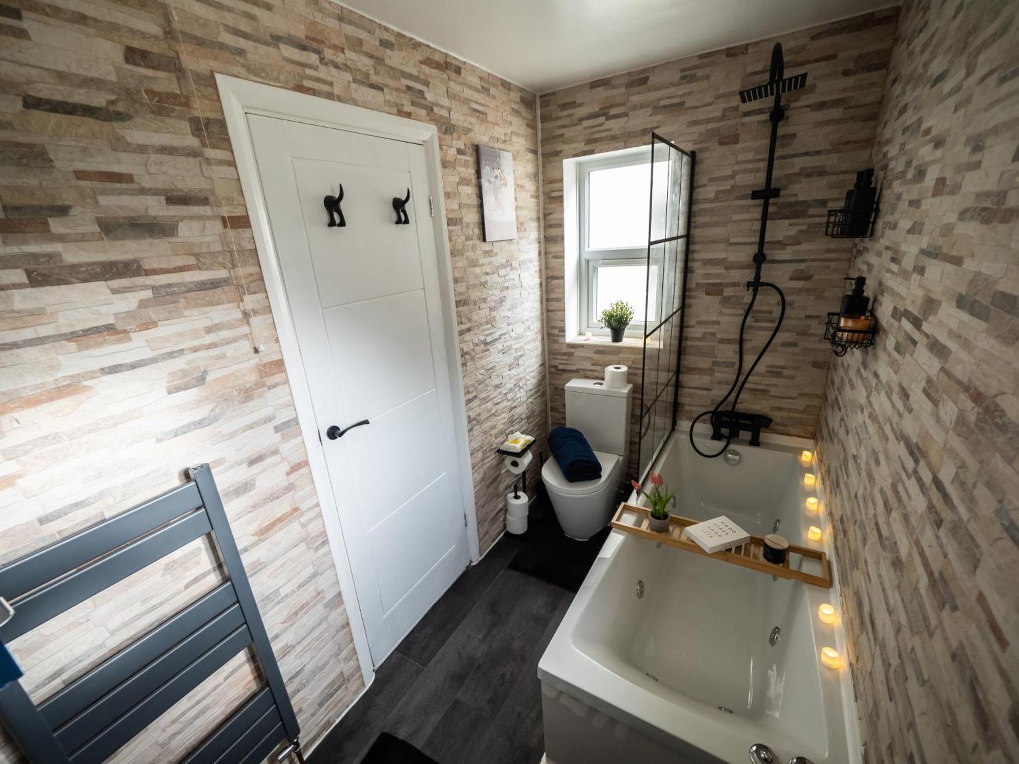 Seaside Retreat: Luxury 1-Bed, Free Parking Apartman Portsmouth Kültér fotó