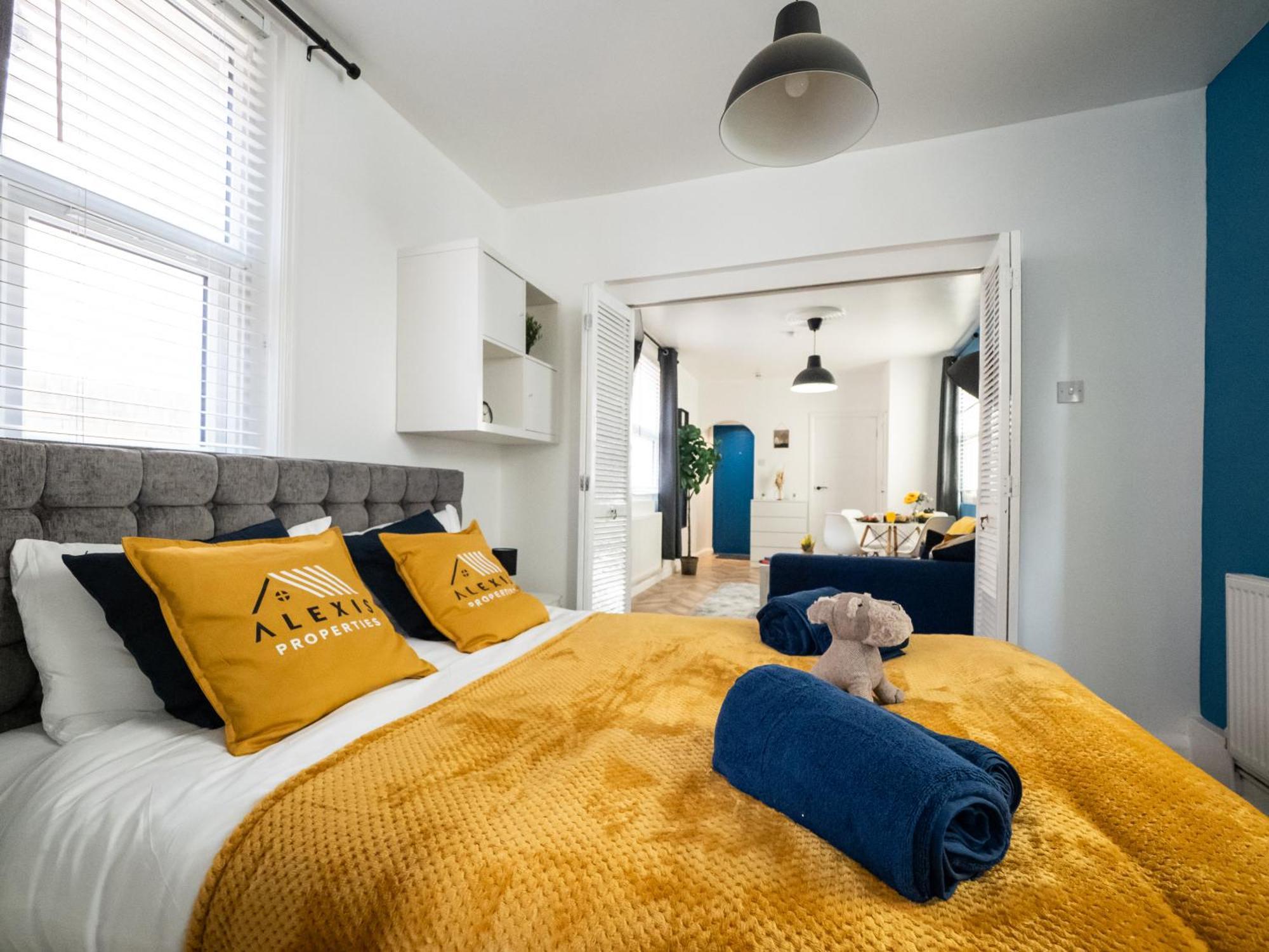 Seaside Retreat: Luxury 1-Bed, Free Parking Apartman Portsmouth Kültér fotó